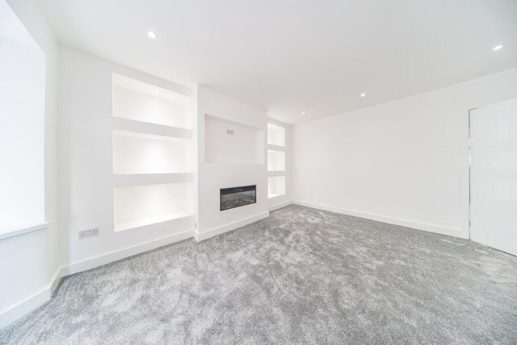 67 Mollington lounge.jpg