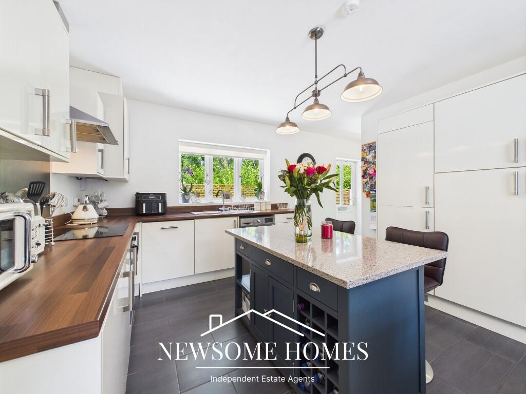 Kitchen/ Dining Room