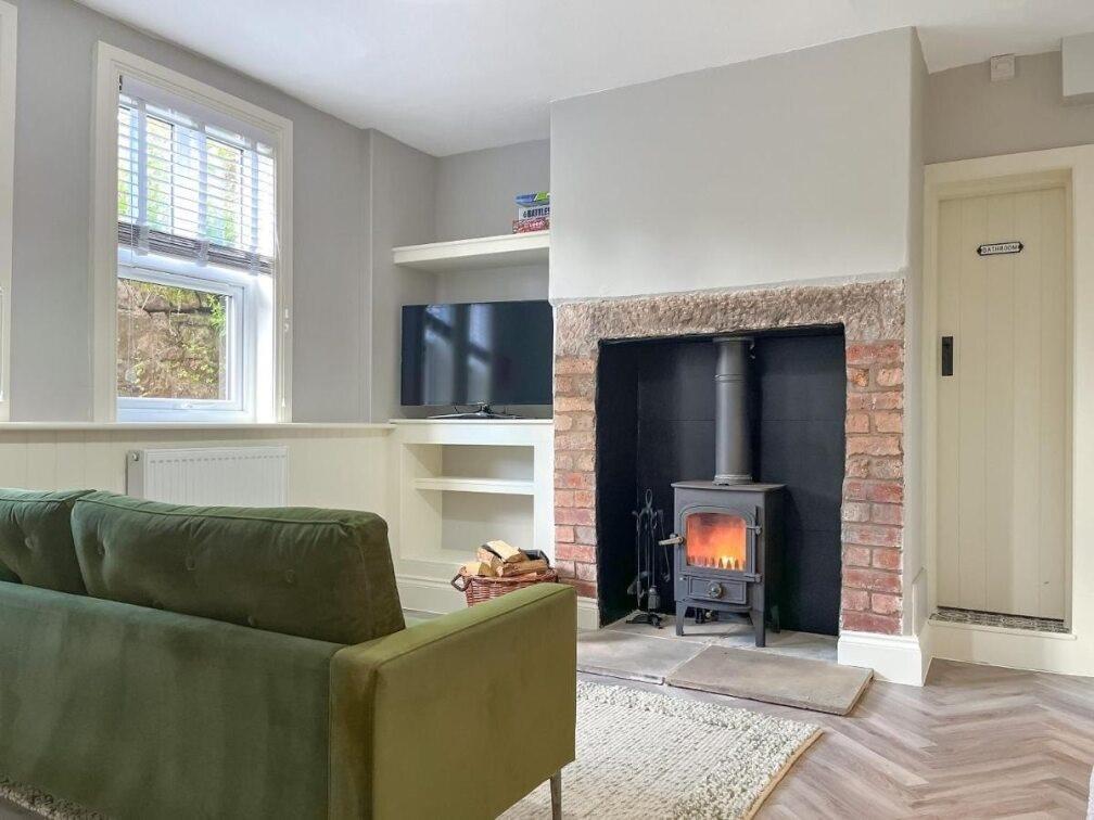 Lounge - fireplace.jpg