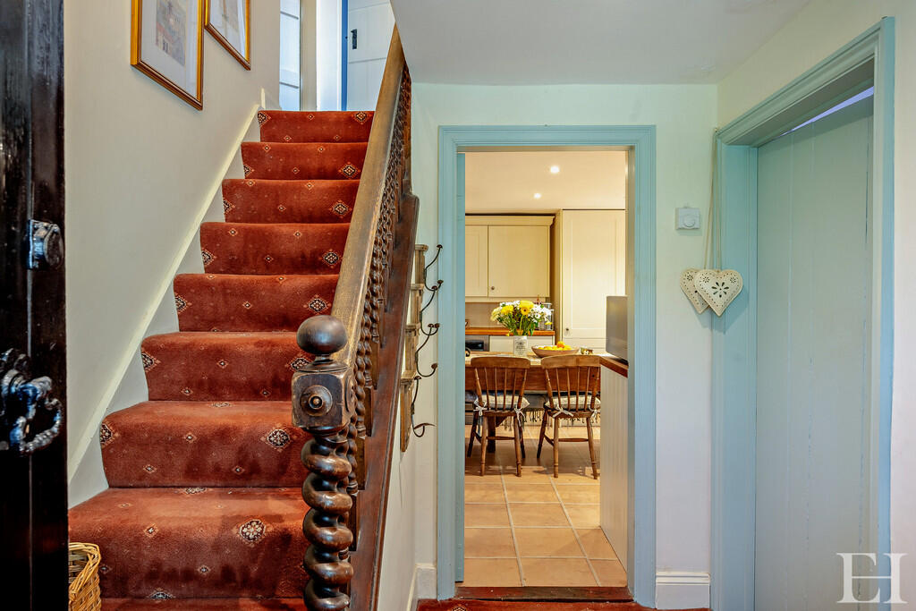 8663375-interiorW...