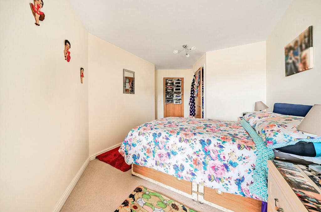 1295316-5-682de88...