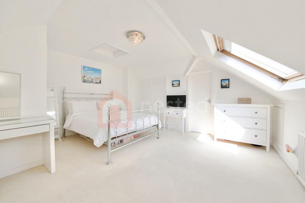 Principle bedroom