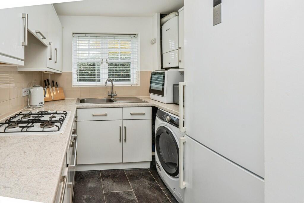 gu216je-fa-dsc036...