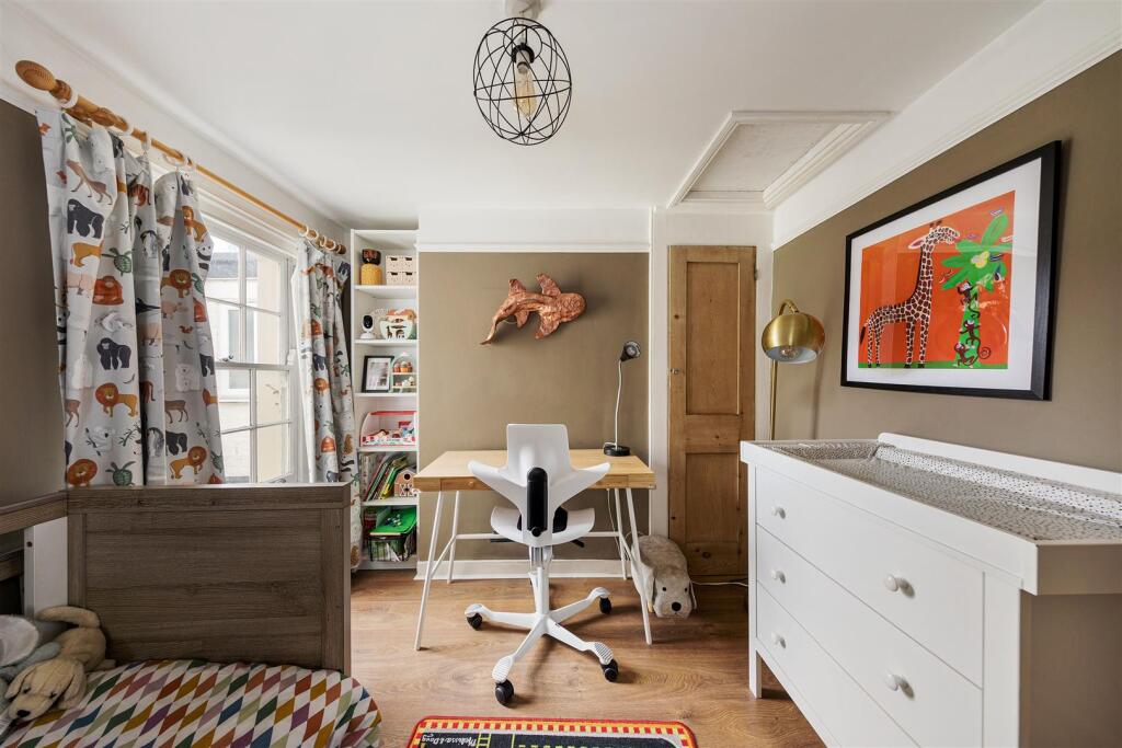 116 Forest Rise, E17