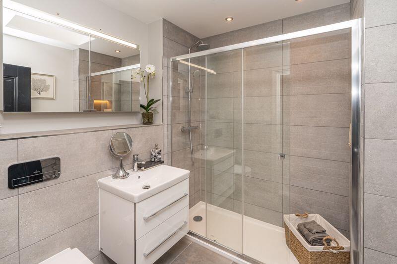 En-suite (show home)