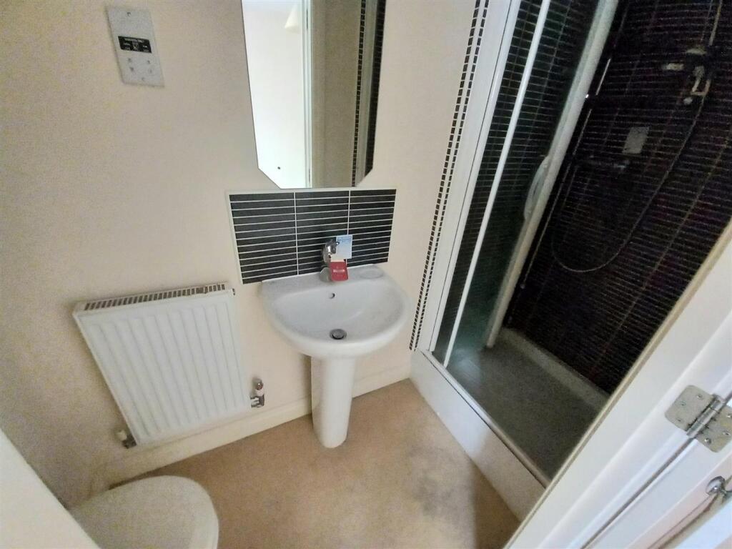 5 Pollards En-Suite.jpg