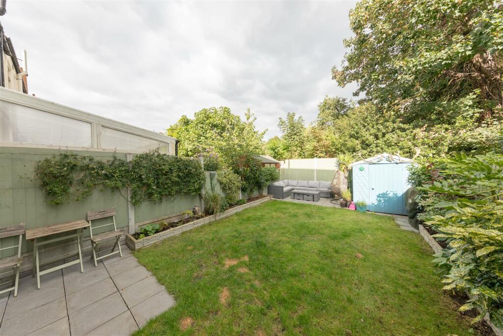 92 Cavendish Drive, E11