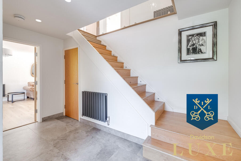 Logo Luxe (17 of ...