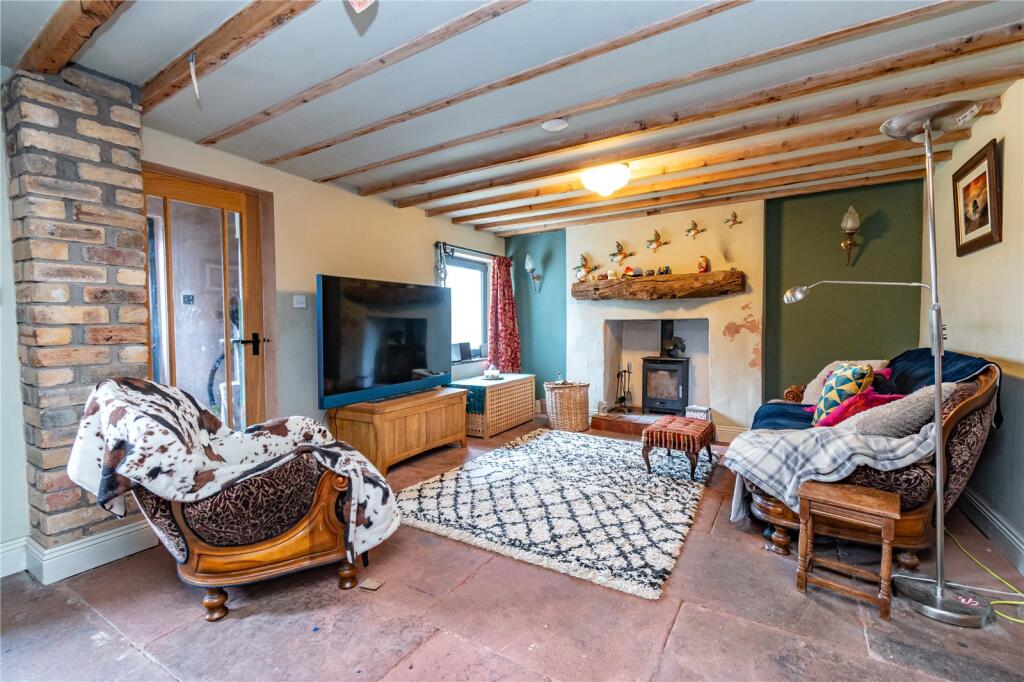 2 Mellfell Living Rm