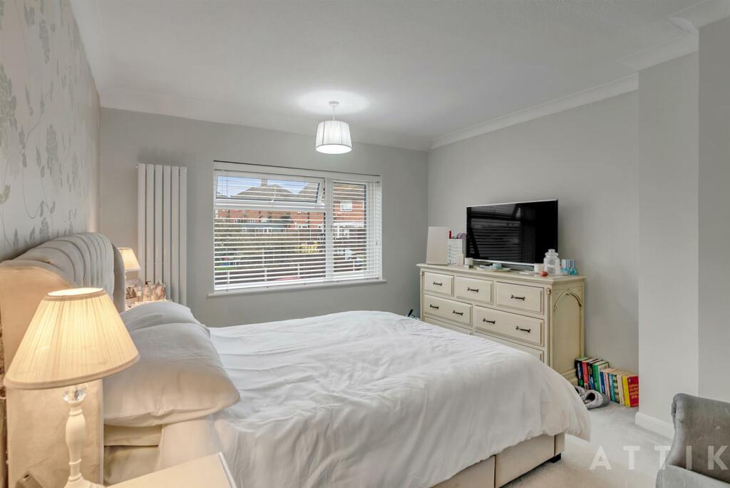 3 Kennedy Avenue, Halesworth, IP19 8EF (1).jpg