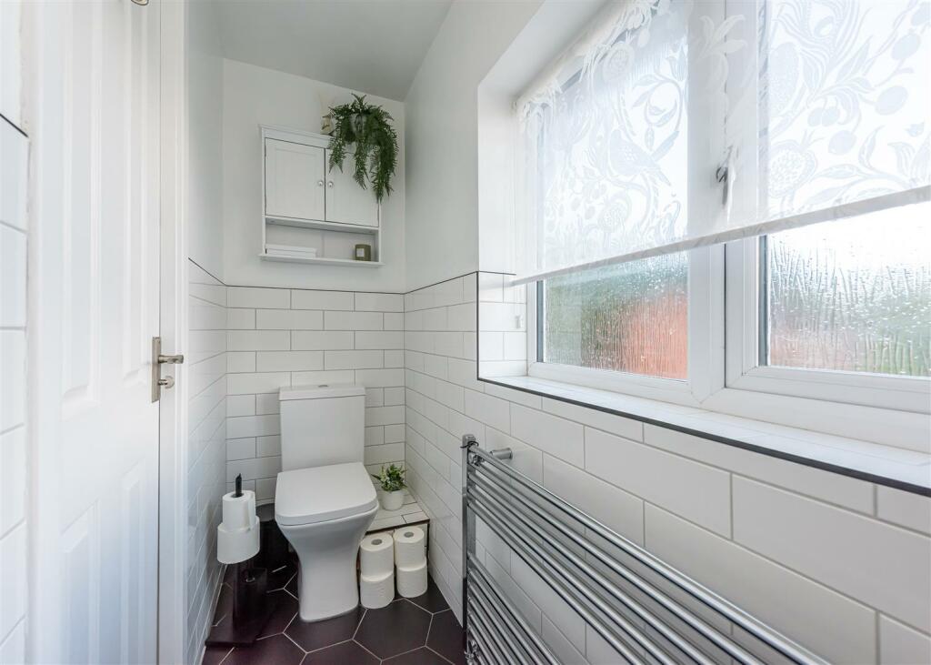 37 The Longlands-bath1 SEP24.jpg