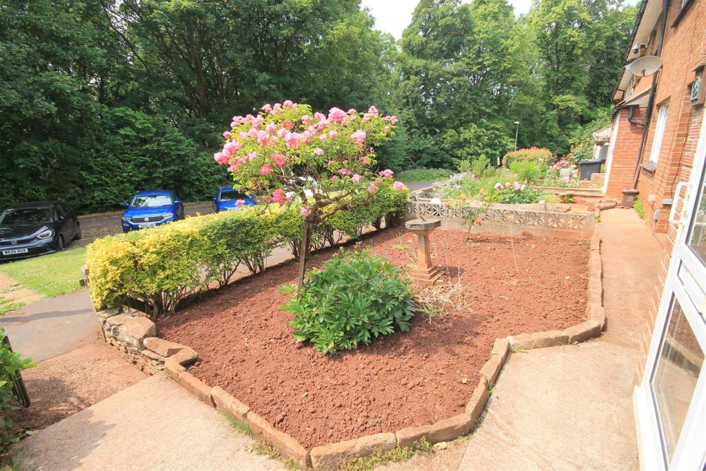SR Front Garden.JPG