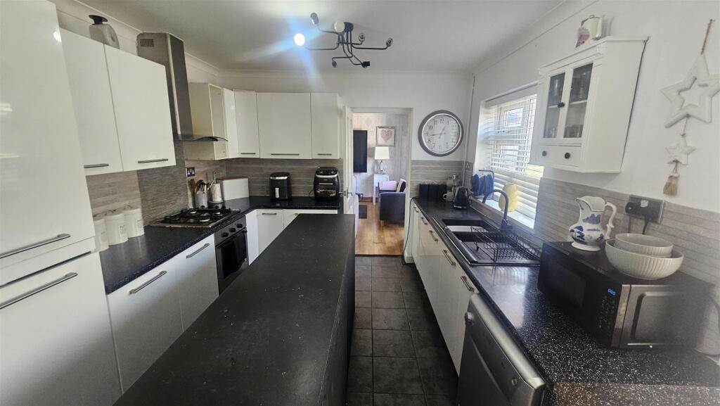 Kitchen/Breakfast Room