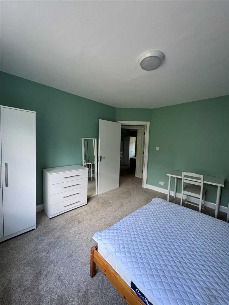 Bedroom 3 ( Rear)