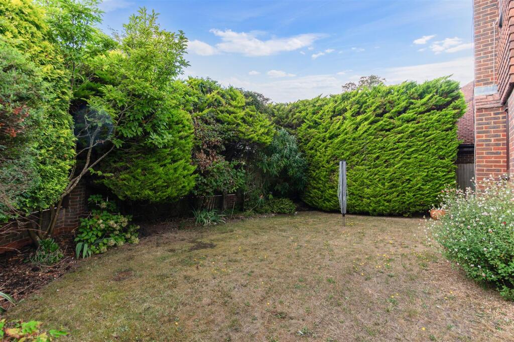 HAWTHORNE CLOSE,1 - (17).jpg