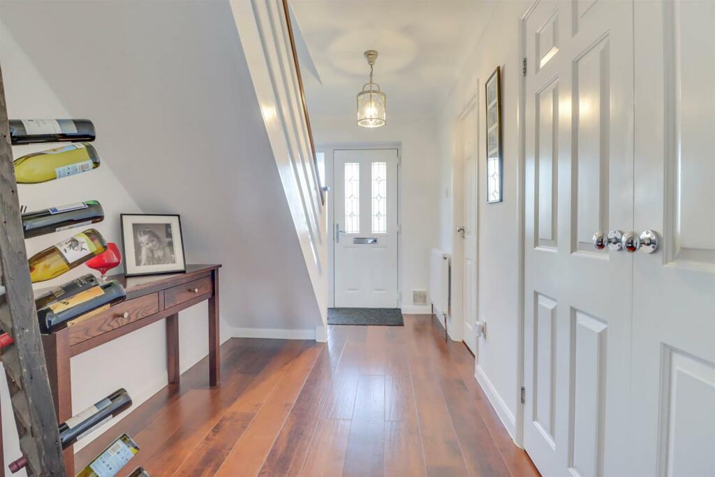 77 SOUTHEND ROAD INSIDE-7.jpg