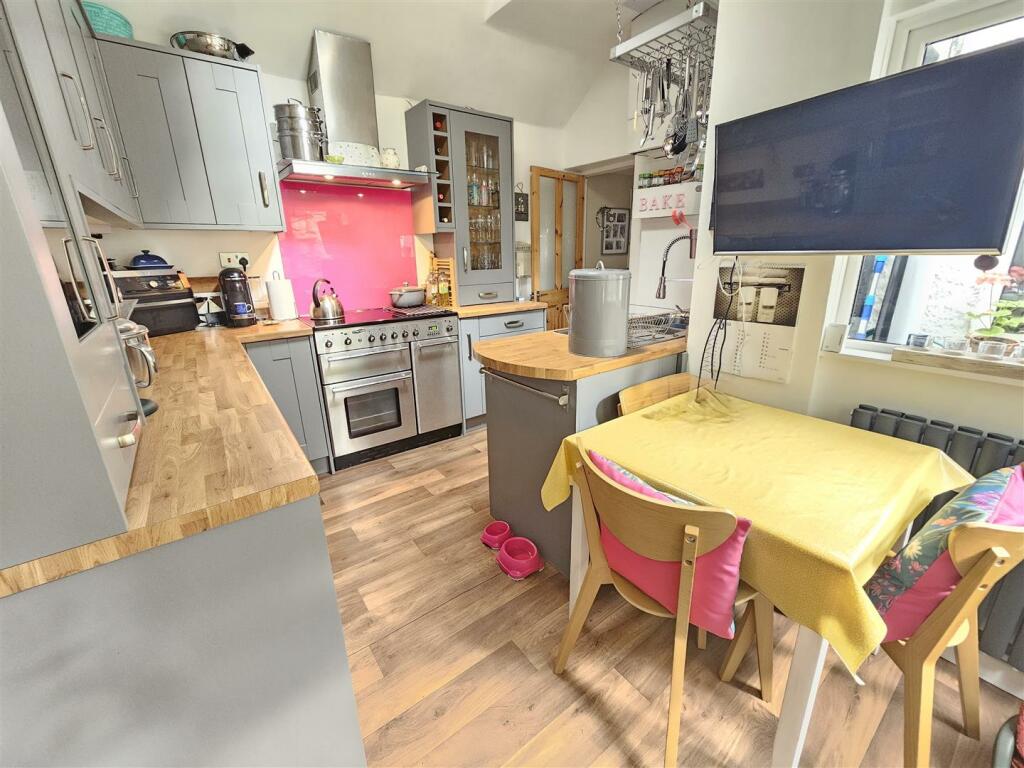 Kit Breakfast Room.jpg