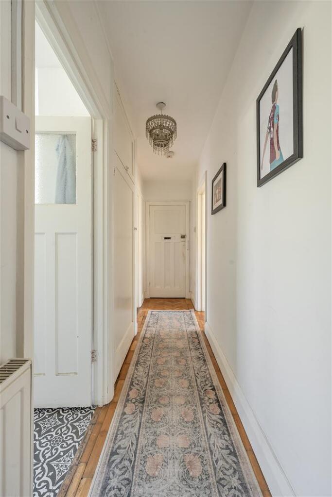 Onslow Gardens, E18