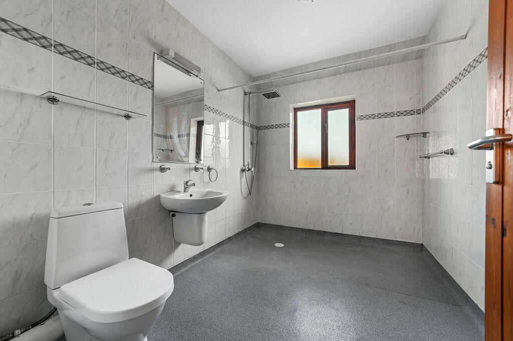 PT-TV-HillTopHous...