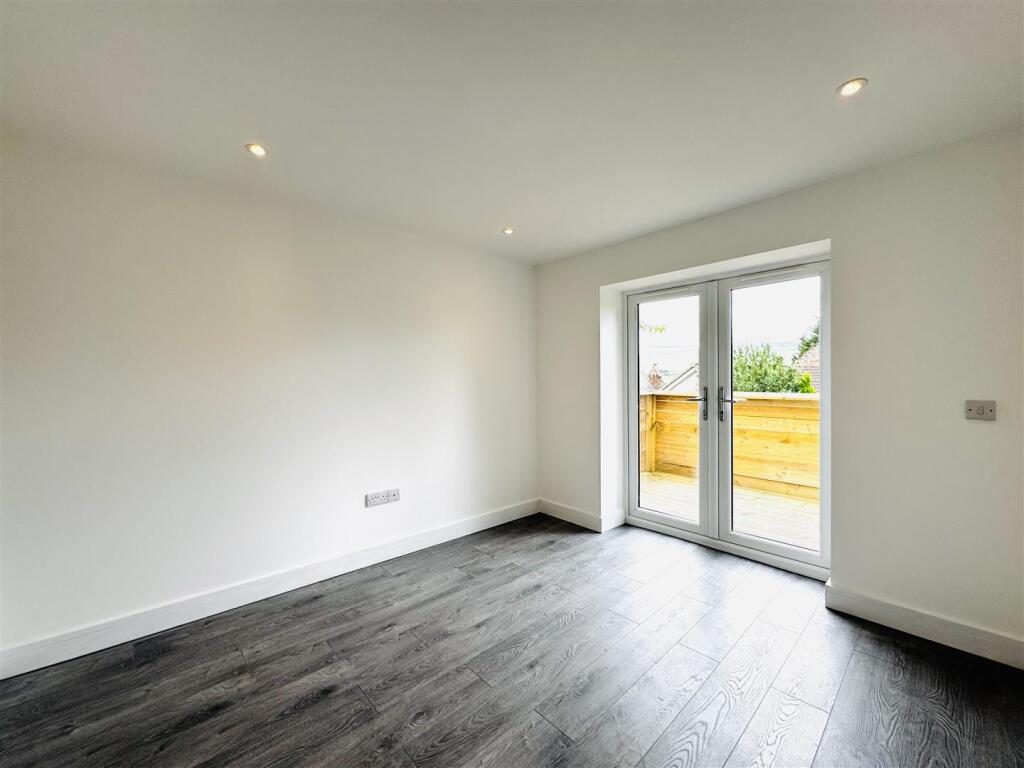 Living Room/4th Bedroom