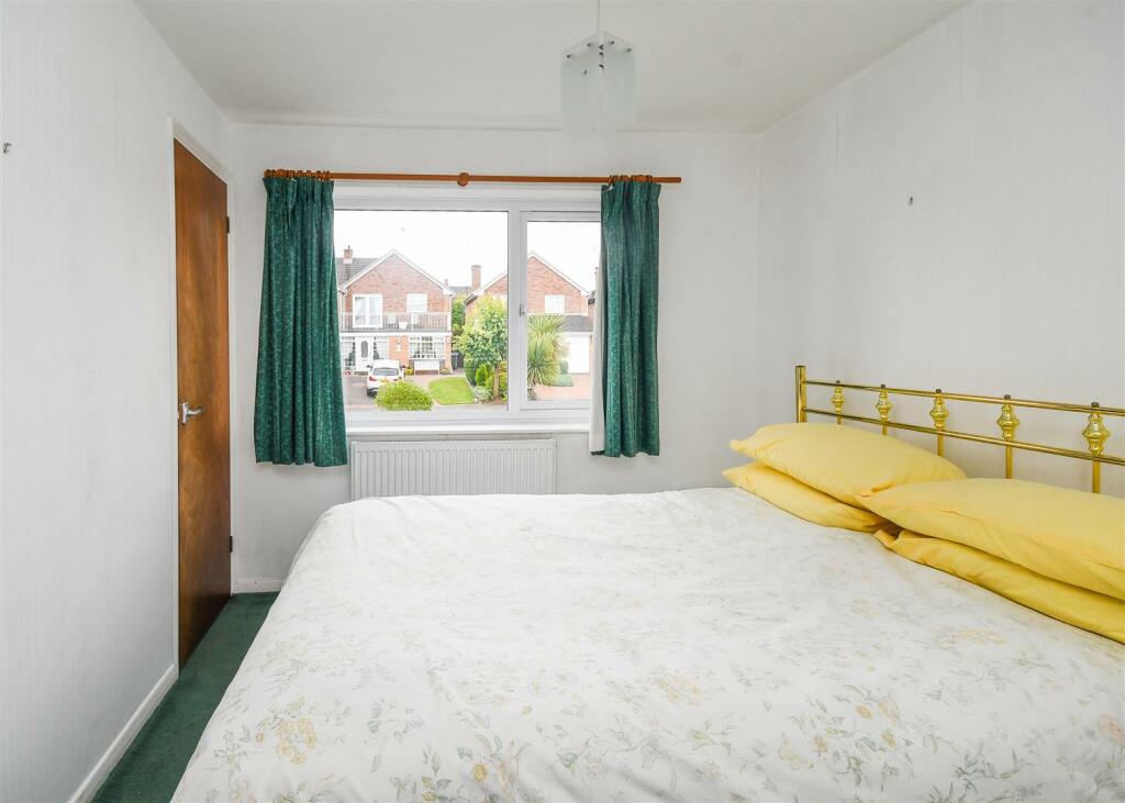 16 Woodlands Road - Double Bedroom 1.jpg