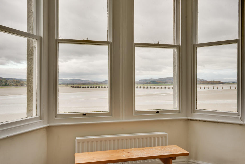 Bay Window - Livi...