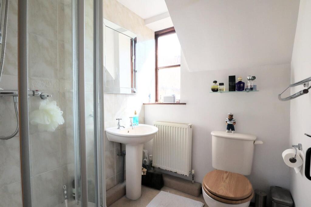 Ensuite shower room.jpg