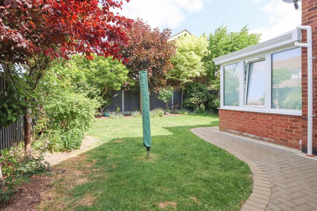 20 OZONIA AVENUE OUTSIDE.jpg