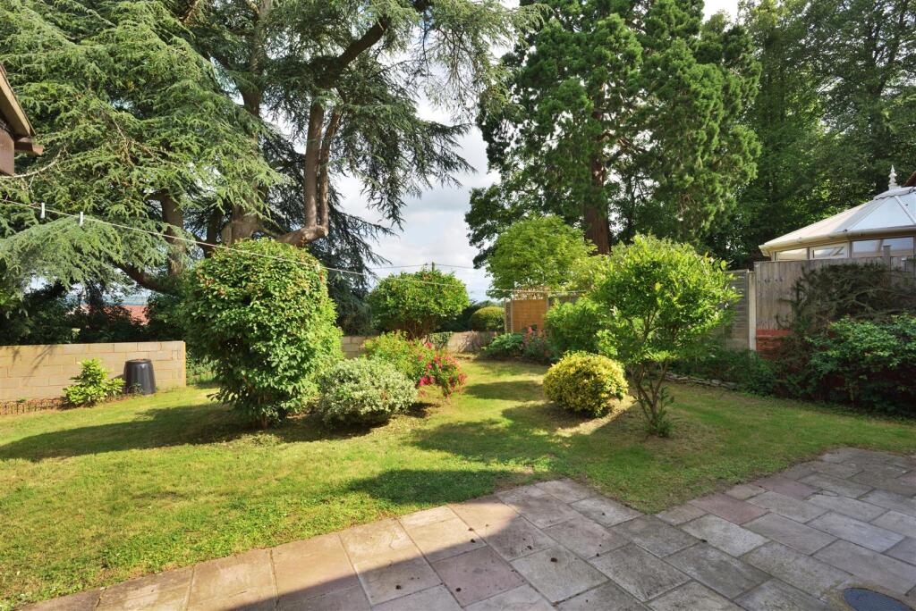 11 Woodfen Crescent (13).jpg