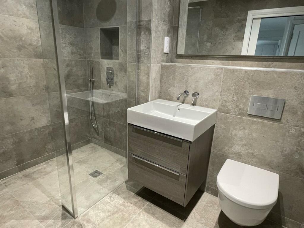 Shower Room.jpg