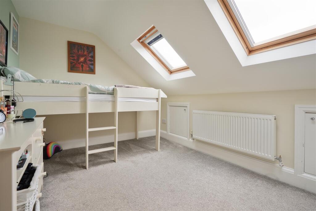 BEDROOM 4