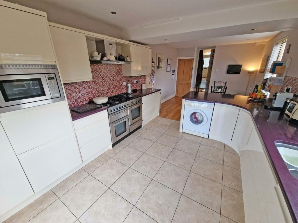 Kitchen1.jpg