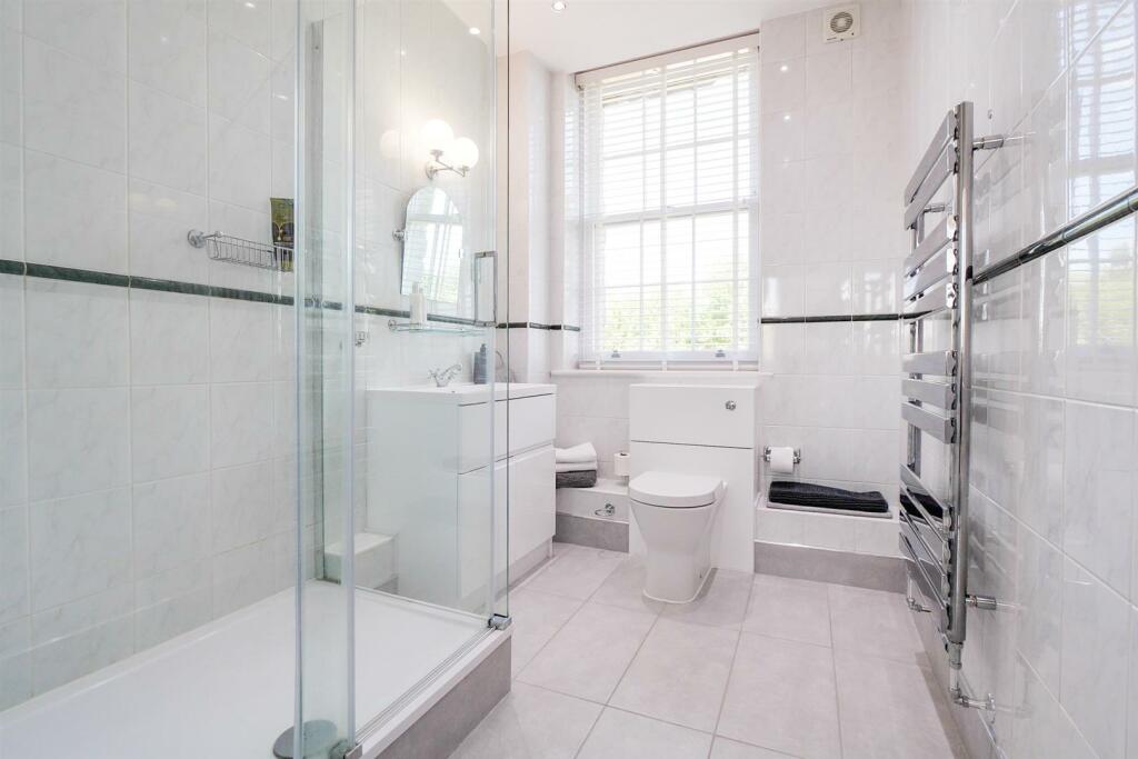En-suite 1.jpg