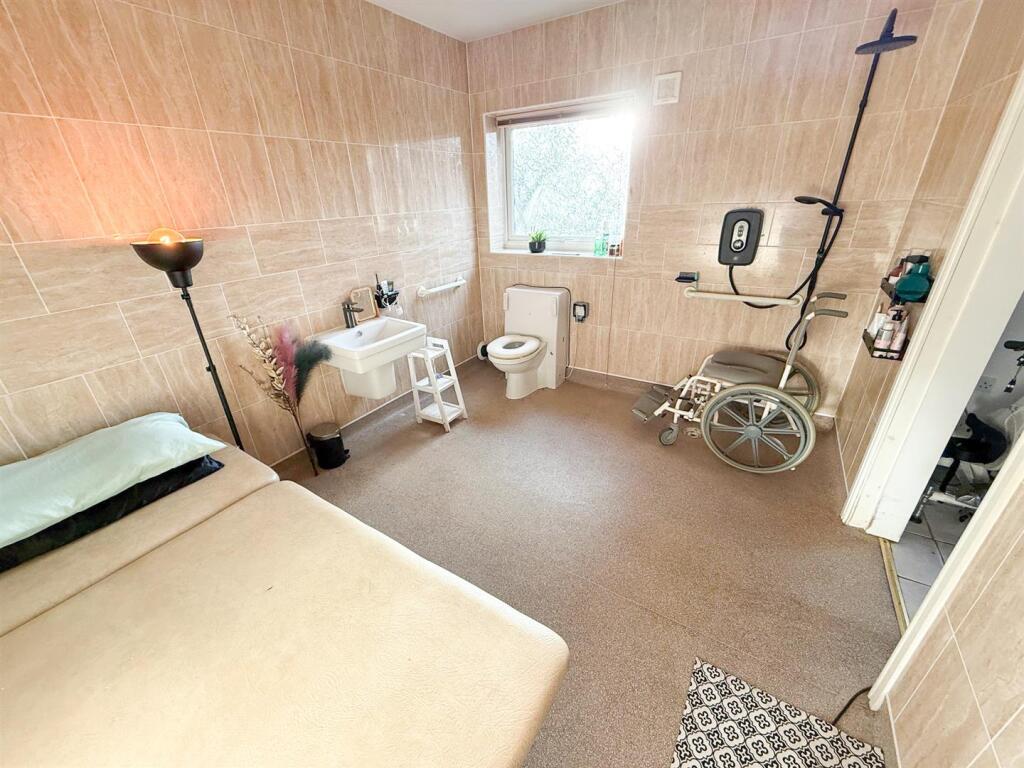 Ground Floor Wet Room