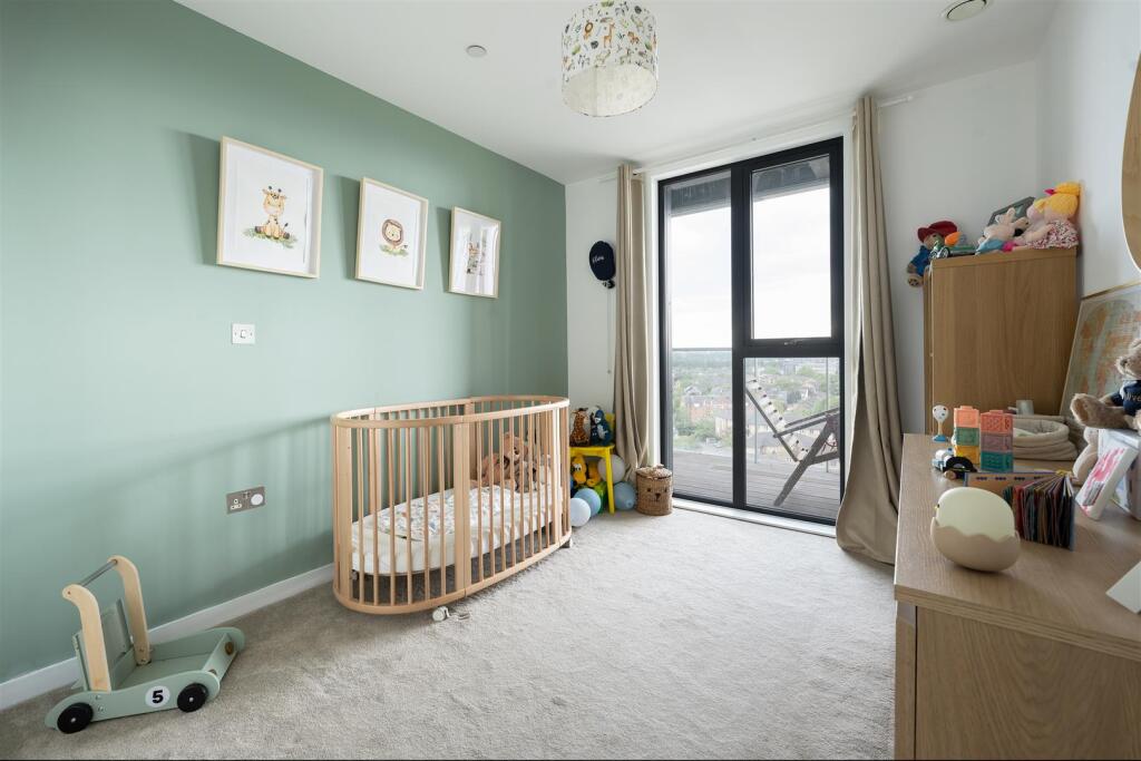 Station Approach, E17