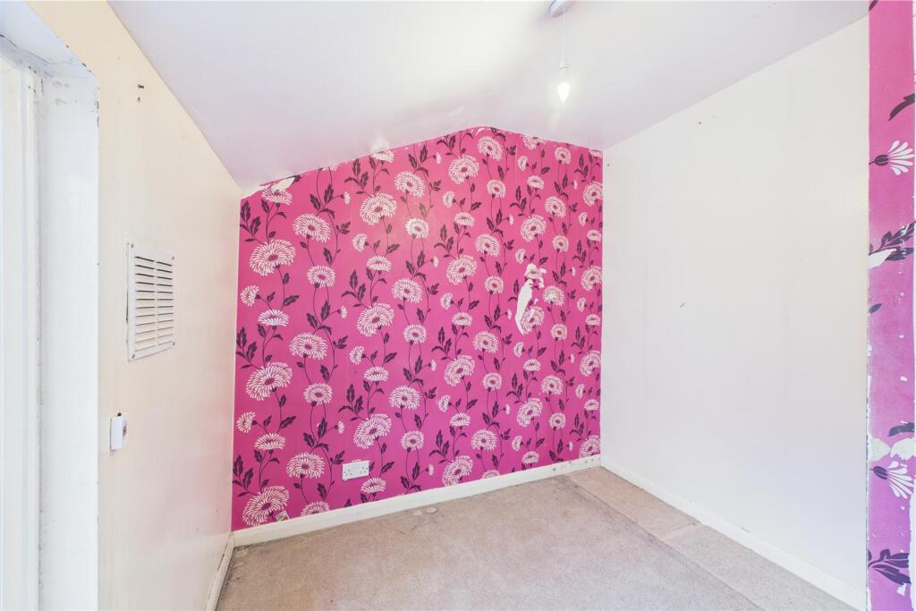 Flat B - bedroom 3 second floor