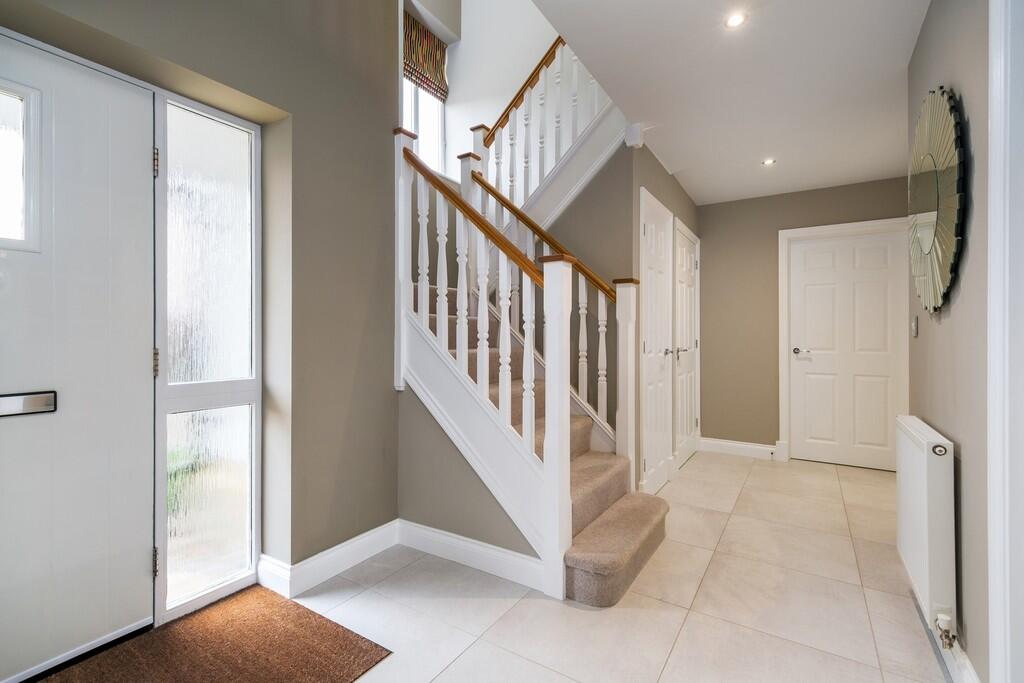 1440px-4 Shrubber...