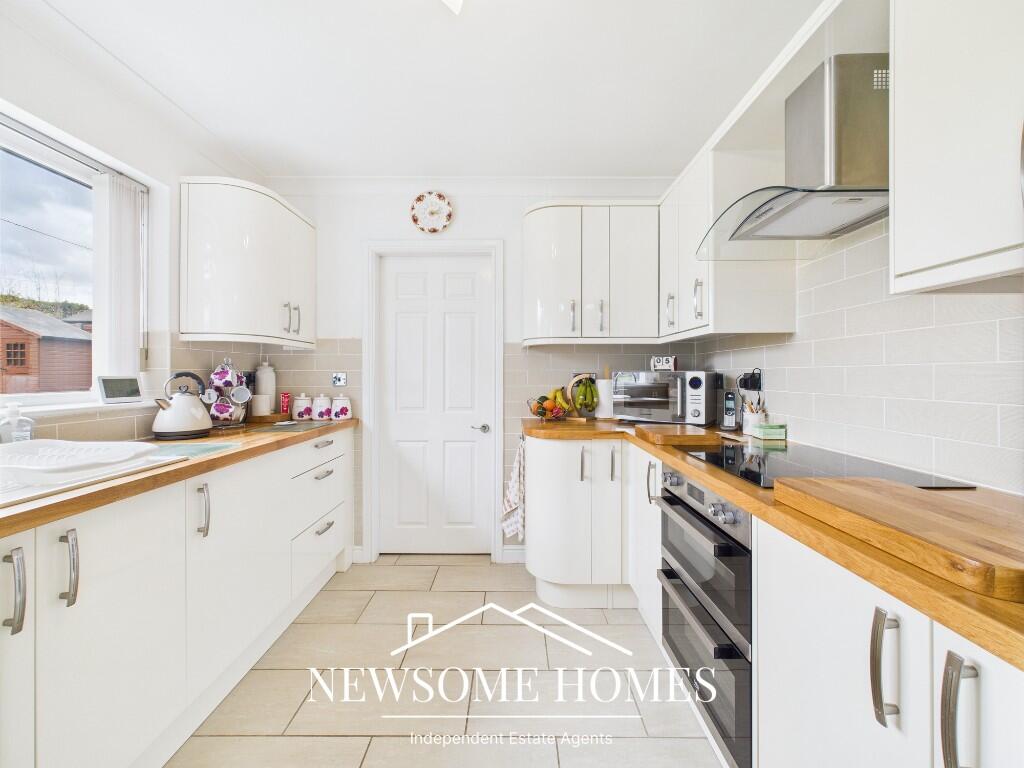 Kitchen/ Dining Room