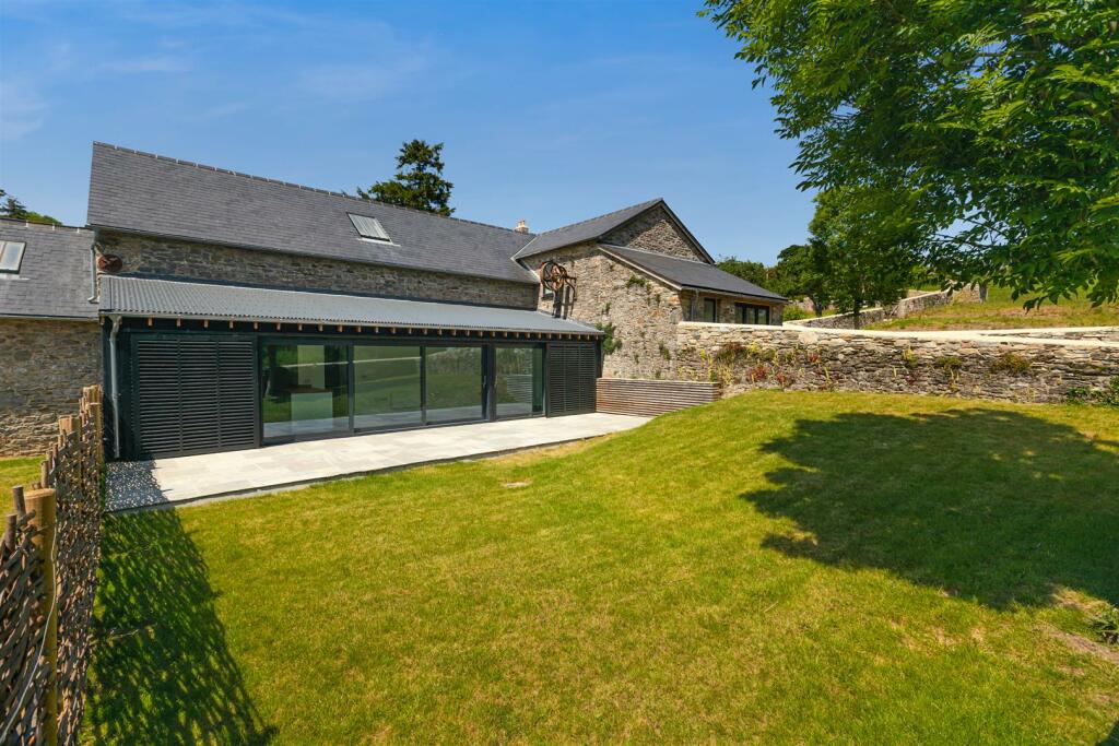 A61 - Barns @ Higher Court Barns, Littlehempston -