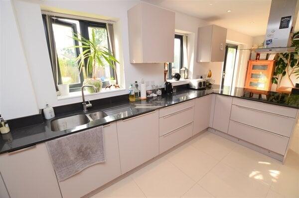 open plan kitchen/diner