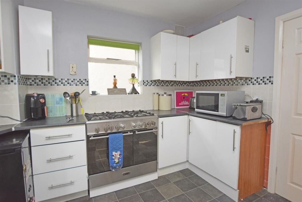 Kitchen v2.JPG