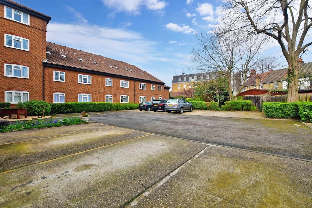 Driveway/Parking