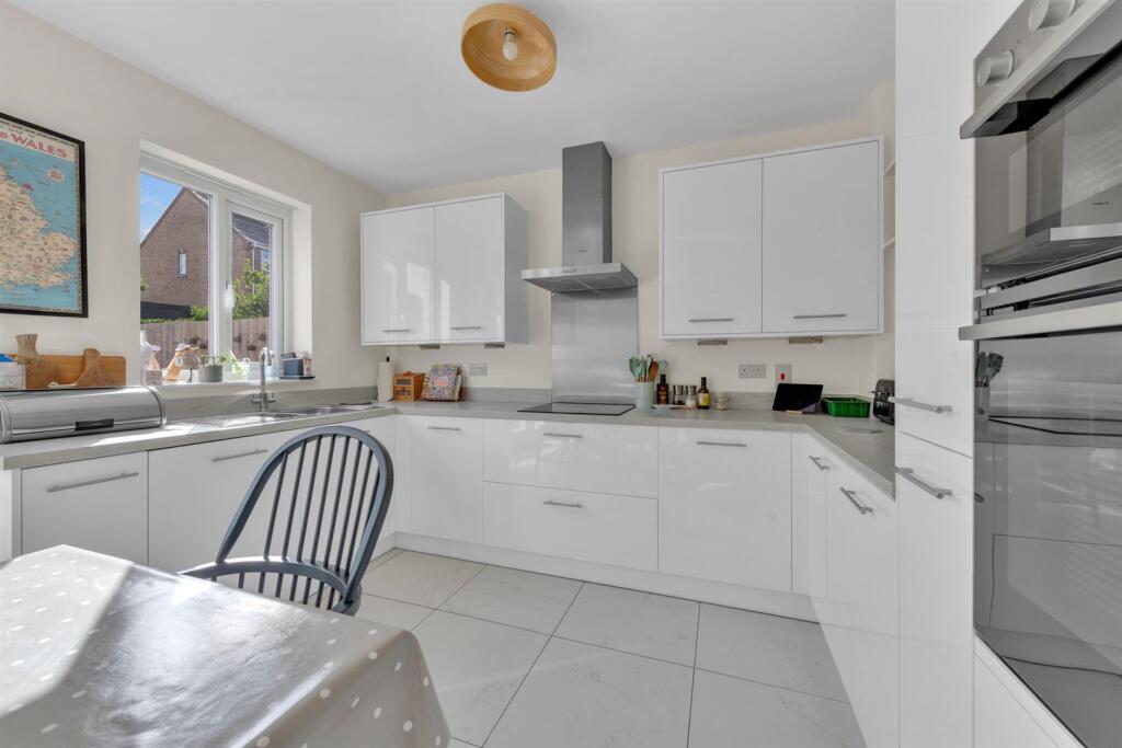 Kitchen/ Dining Room