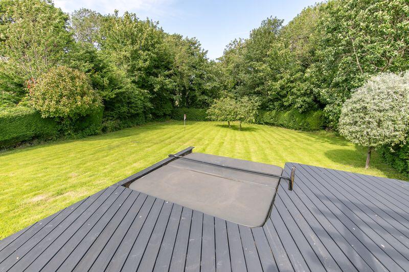 Hot tub &amp; garden
