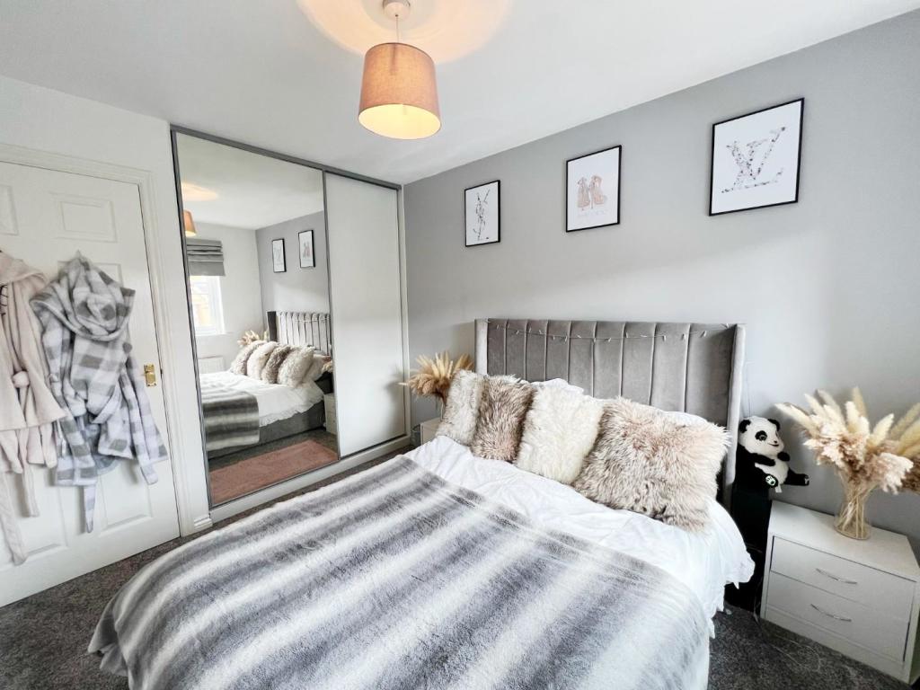Bedroom 2 pic 2.jpg