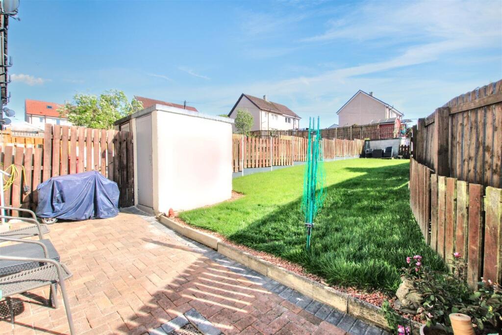 15 - Rear Garden.jpg