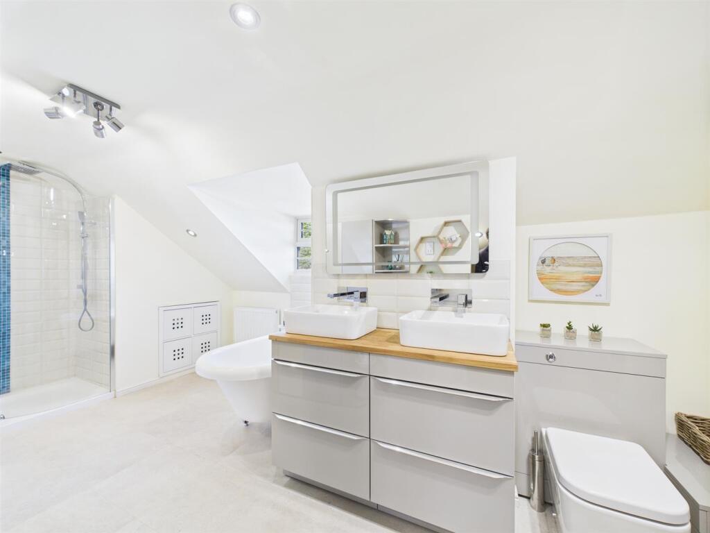 ensuite Master.jpg