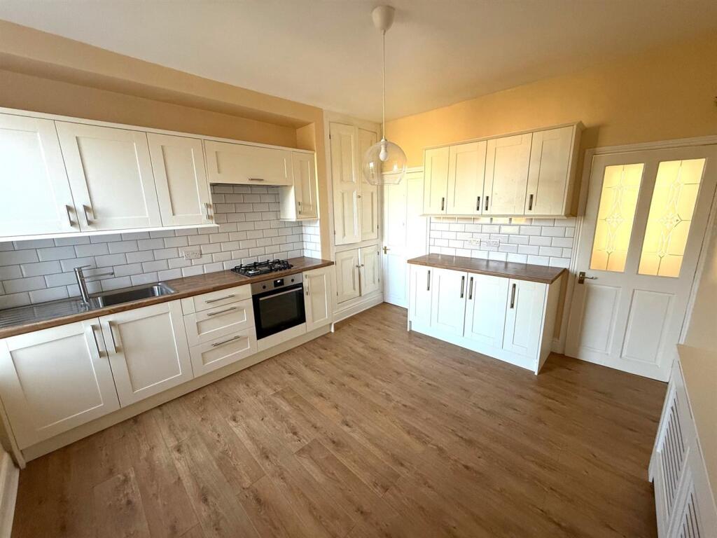 kitchen 1.jpg