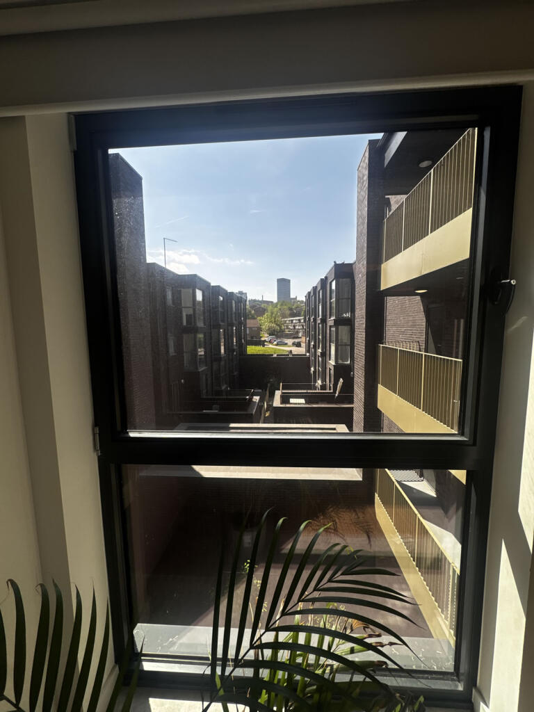 010582SPCSHIMG_5956206bw (9).jpg