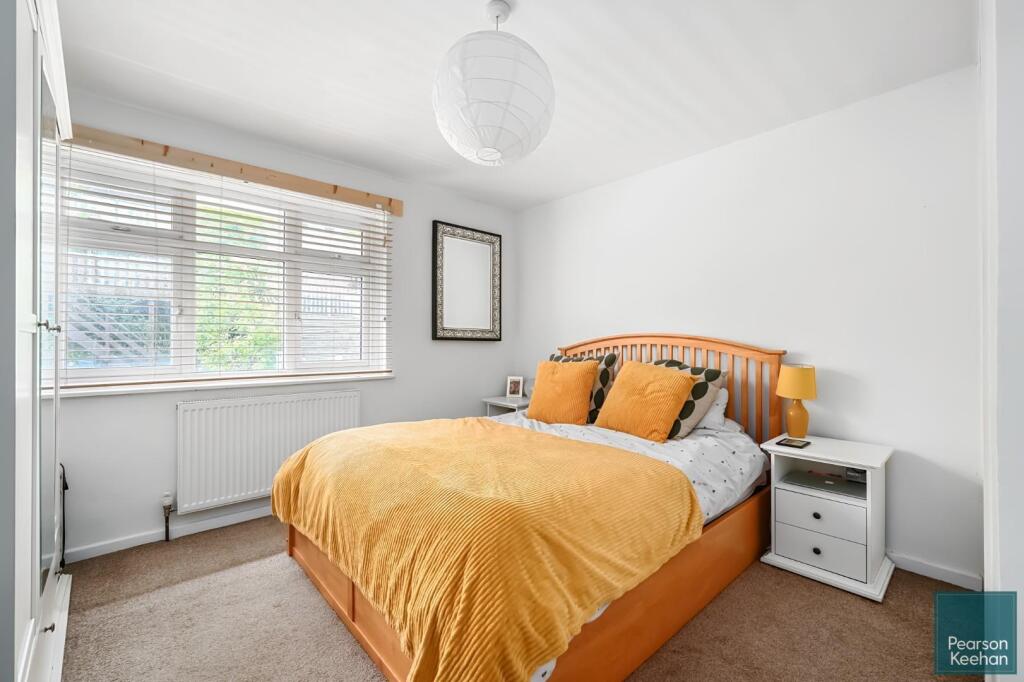 24 Dean Close, BN41 (8).jpg